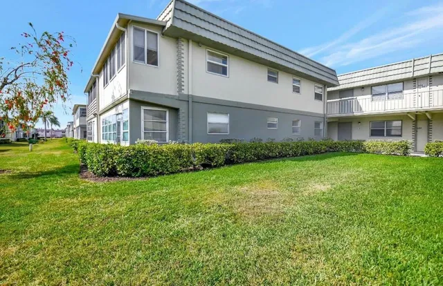  Unit 581 photo 28