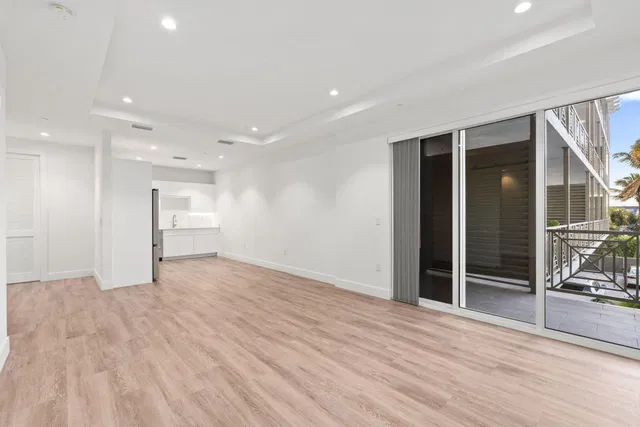 Unit 204 photo 5
