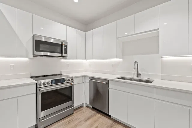 Unit 204 photo 12