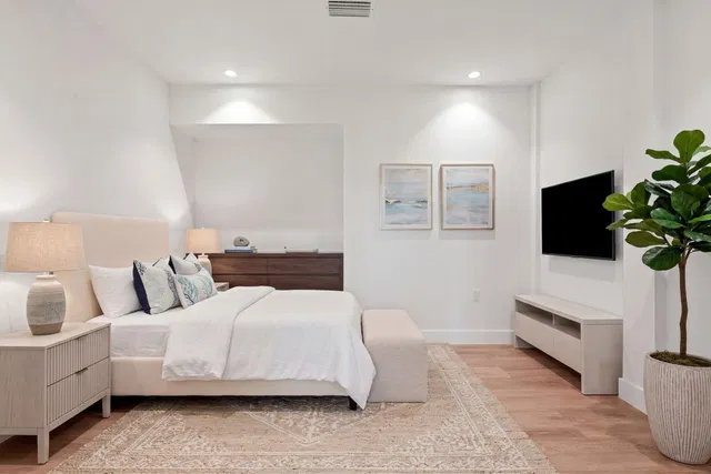 Unit 204 photo 14
