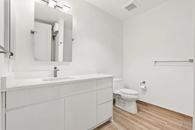 Unit 204 photo 17