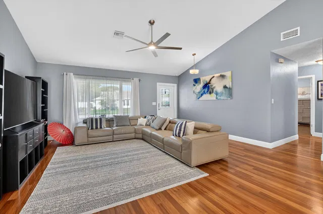 Residence photo 14