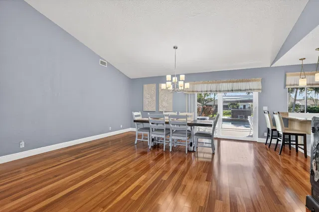 Residence photo 17