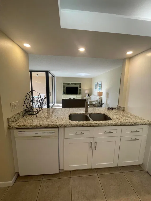Unit 9203 photo 3