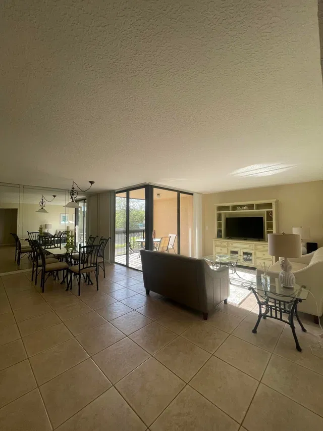 Unit 9203 photo 4
