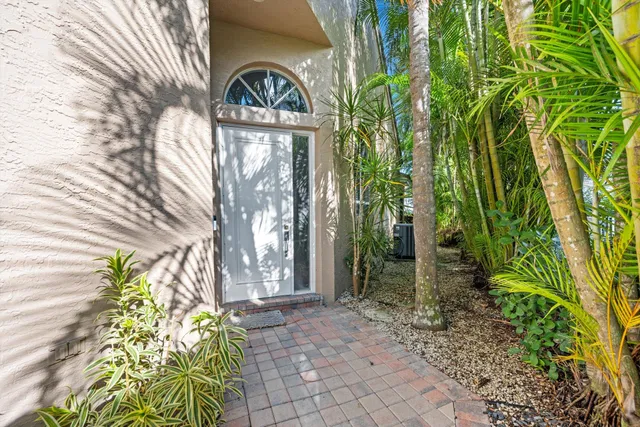 Residence photo 3