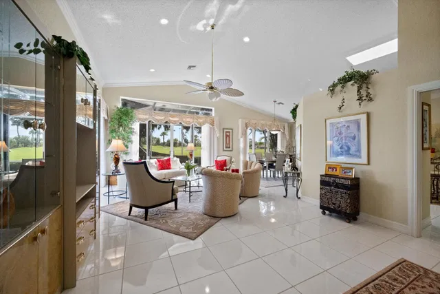  Residence photo 6