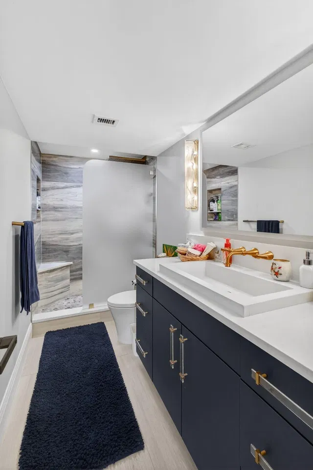 Aquarius Condominium Unit 805 photo 14