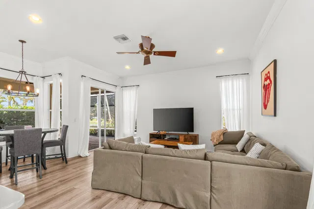 Residence photo 33
