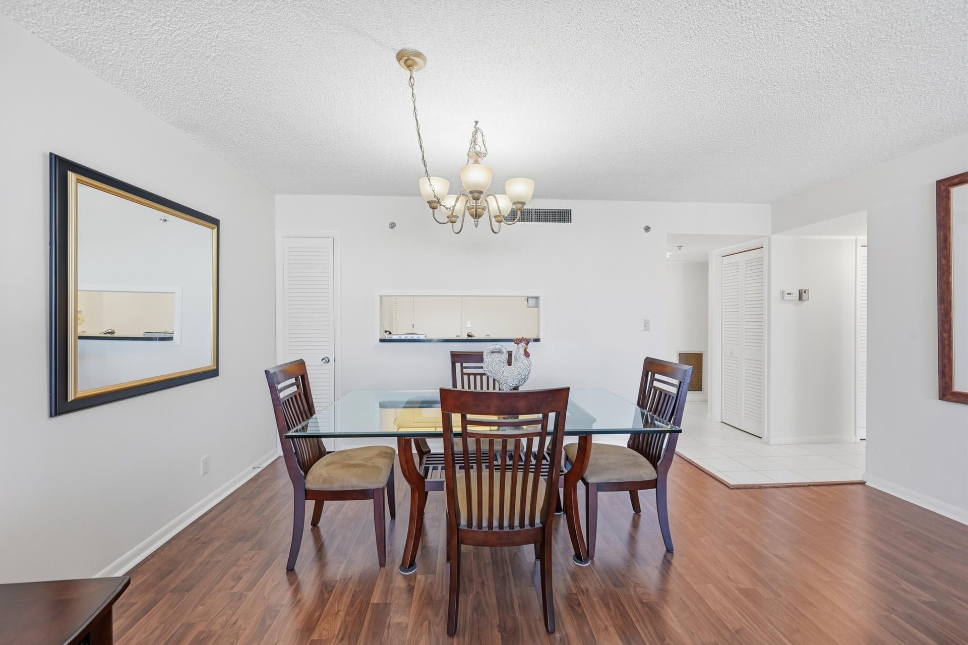 Unit 512 photo 4