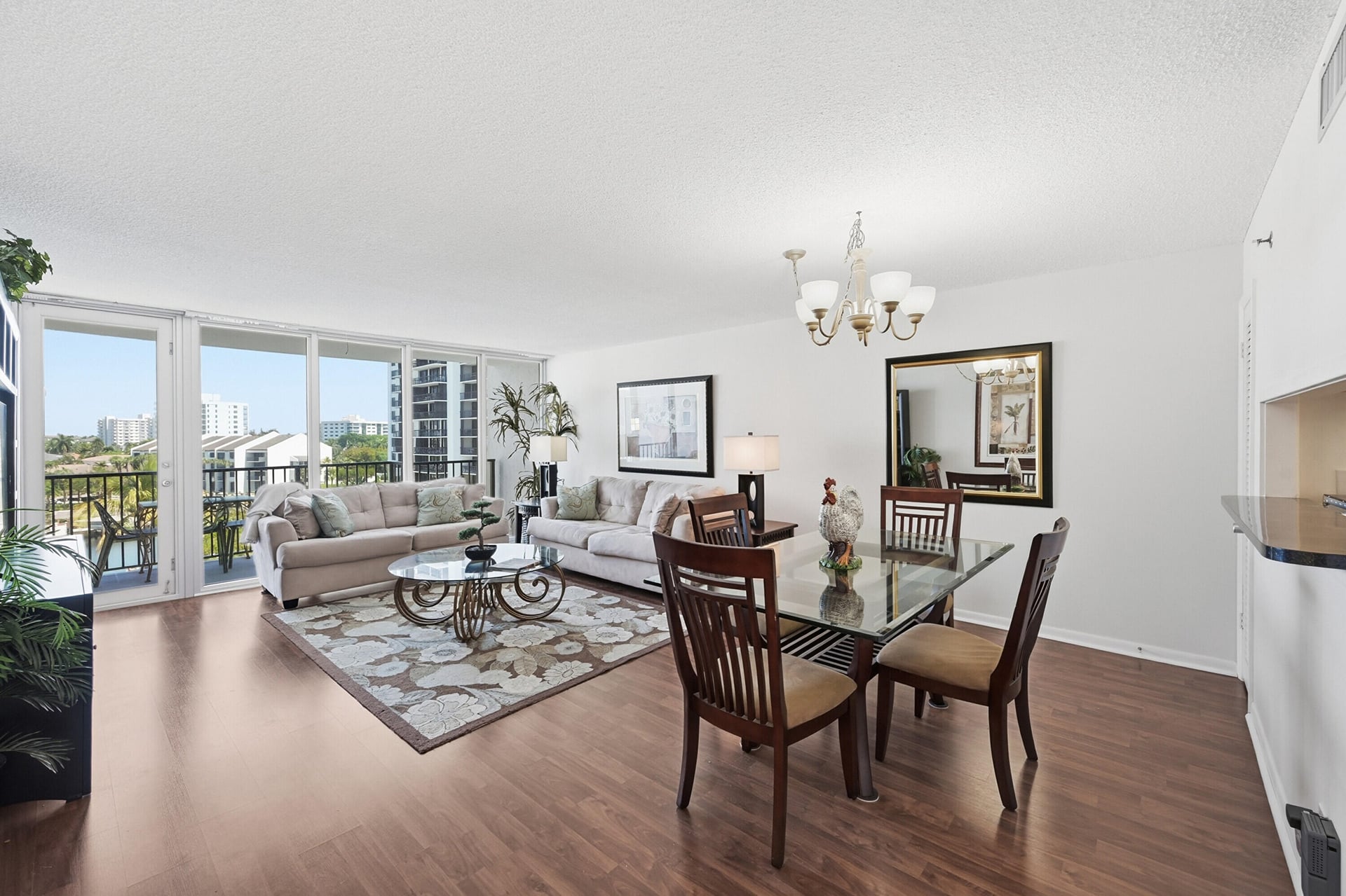 Unit 512 photo 5