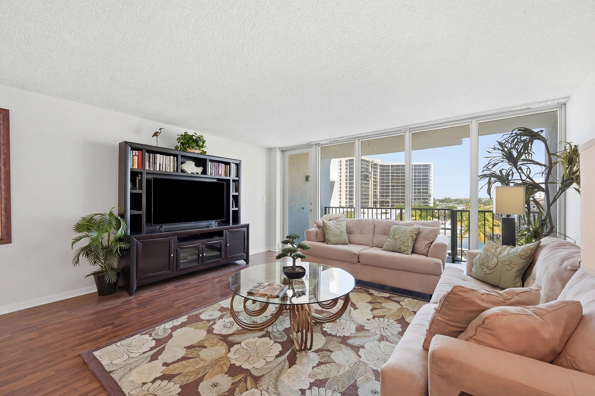 Unit 512 photo 8