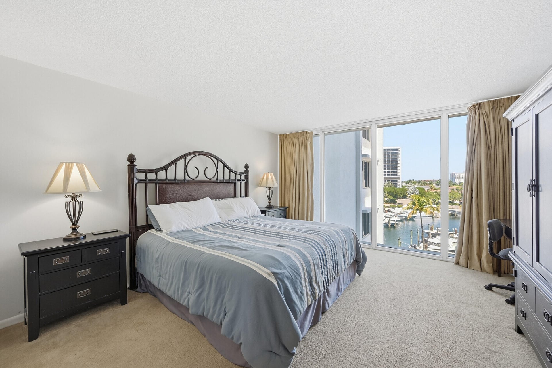 Unit 512 photo 17