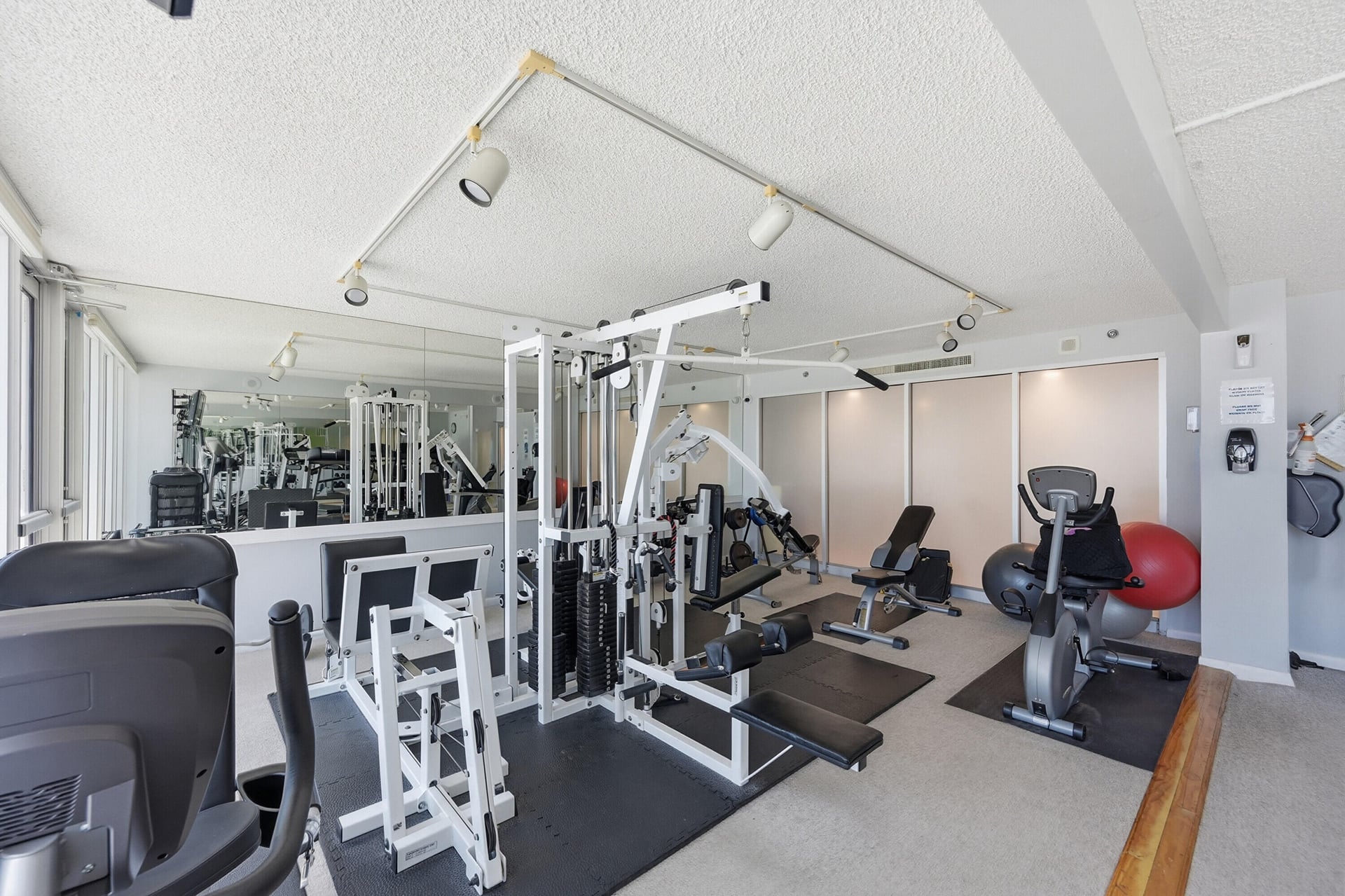 Unit 512 photo 29