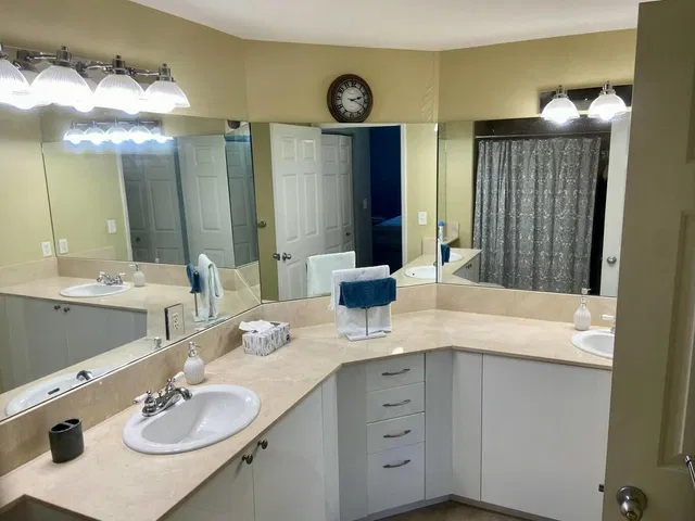 Unit 203 photo 9