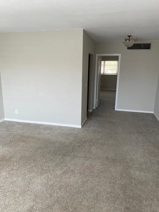 Unit 19 photo 12