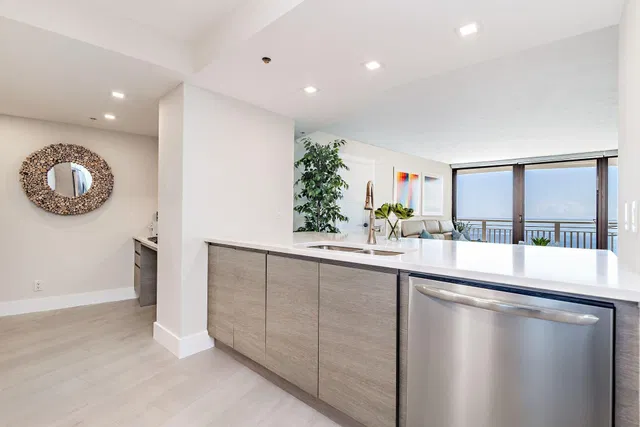 Tiara Singer Island Unit 32e photo 23
