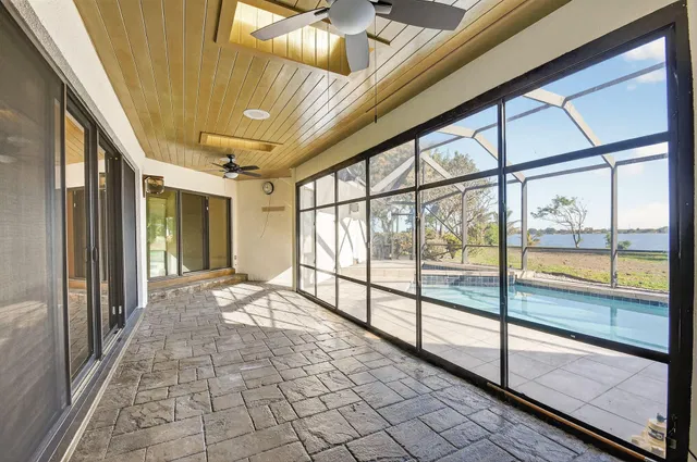 West Palm Beach Residence photo 32
