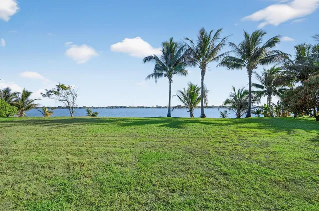 West Palm Beach Residence photo 37
