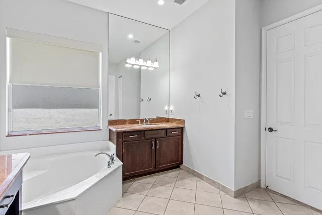 Residence photo 37
