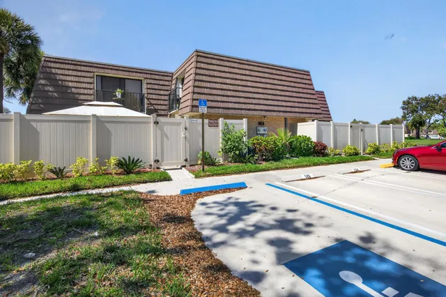 Residence photo 12