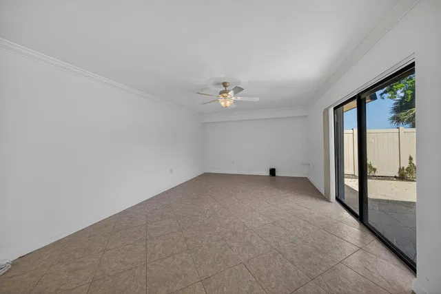 Residence photo 25
