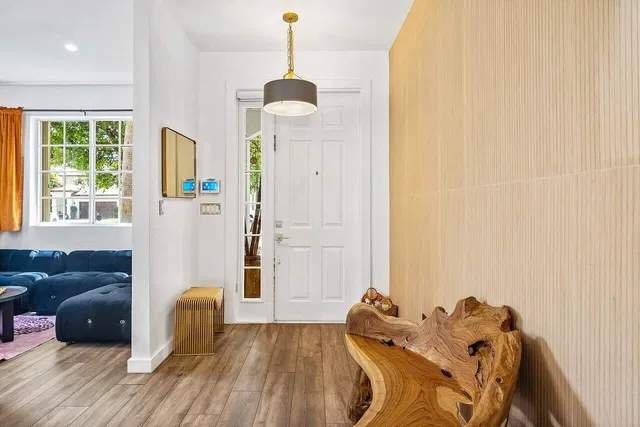 Residence photo 2