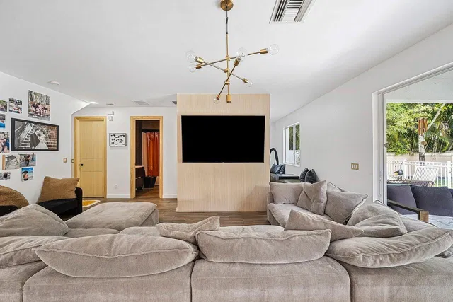Residence photo 11