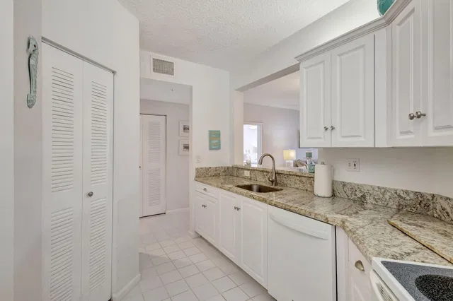 Unit 302 photo 11