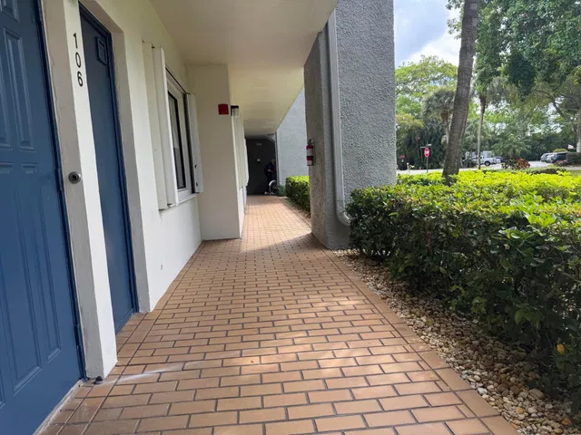  Unit 106 photo 7