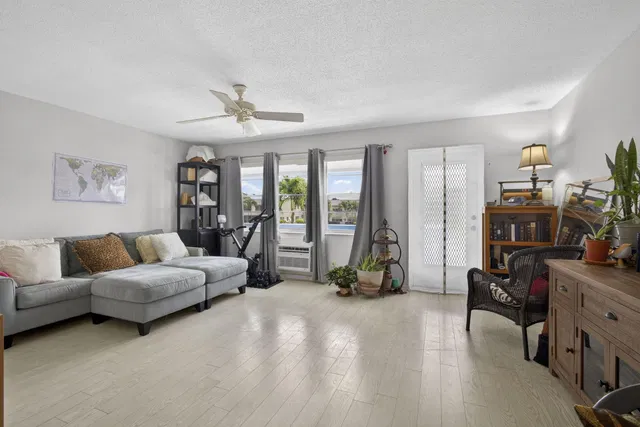  Residence photo 10
