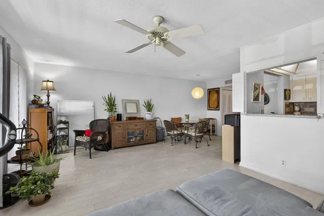  Residence photo 11