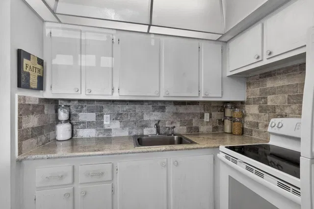  Residence photo 14