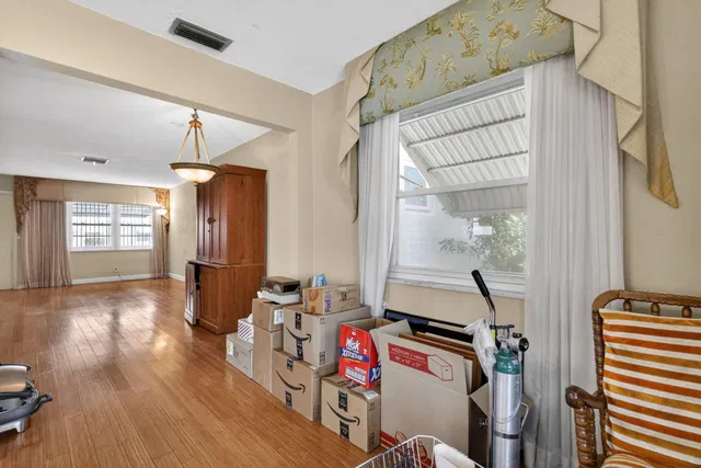  Residence photo 4
