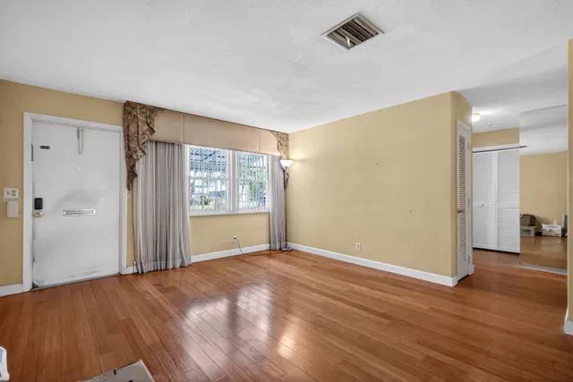  Residence photo 6