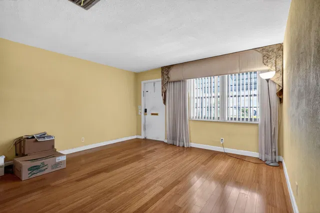  Residence photo 8
