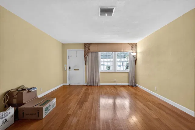  Residence photo 9
