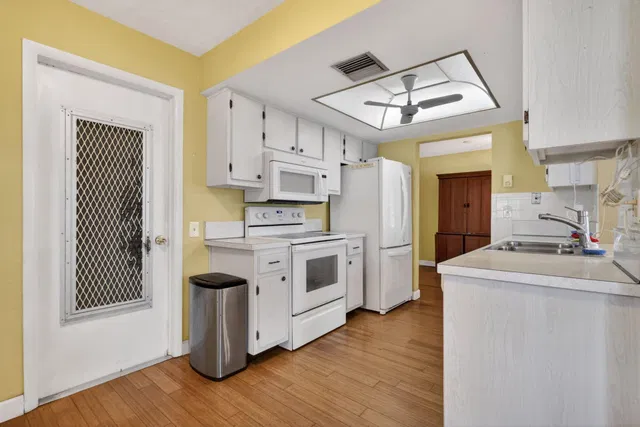  Residence photo 17