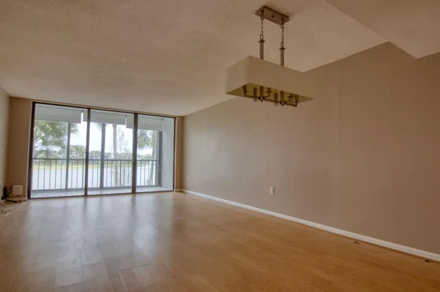  Unit 204 photo 4