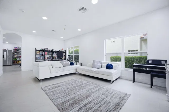  Residence photo 12