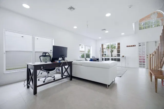  Residence photo 15