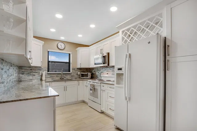 Unit E204 photo 5