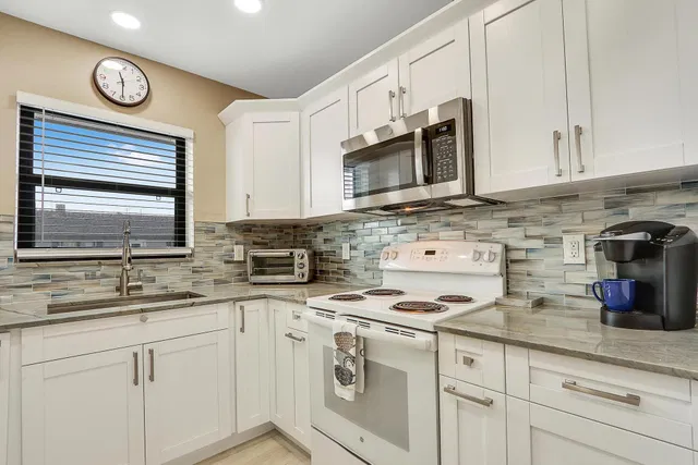 Unit E204 photo 6