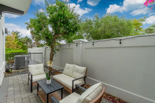Palm Trail Delray Beach Residence photo 13