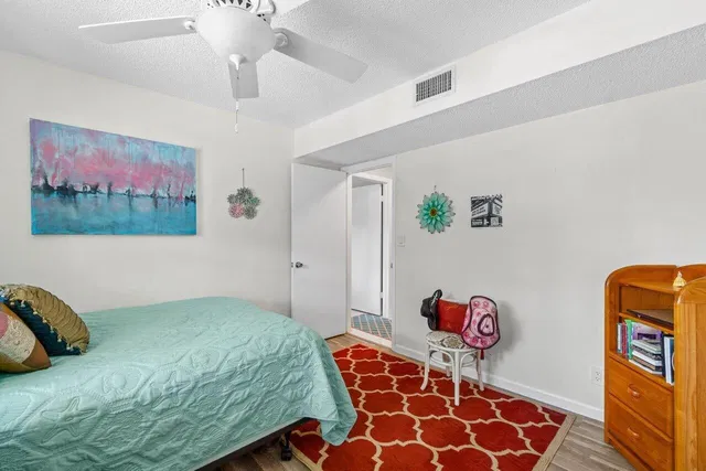 Unit 204a photo 14