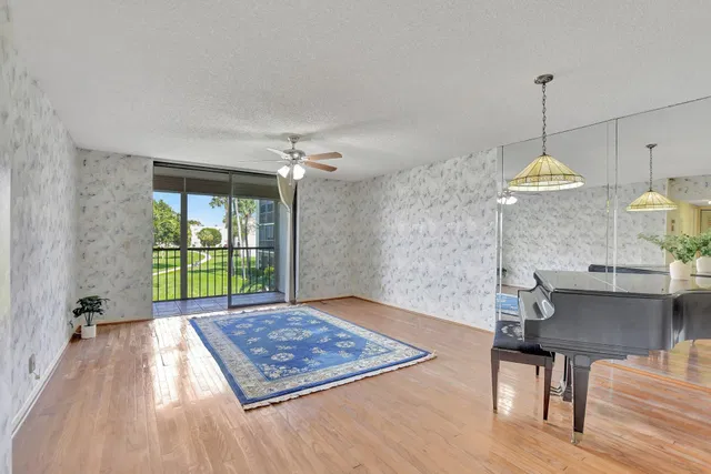 Unit 208 photo 5