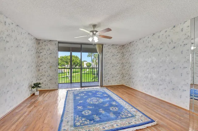 Unit 208 photo 6