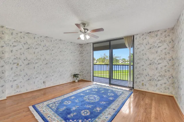 Unit 208 photo 9