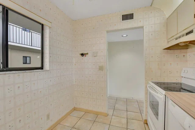 Unit 208 photo 12