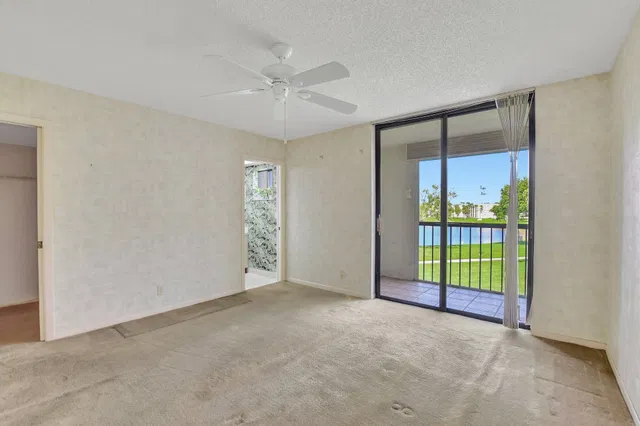 Unit 208 photo 15